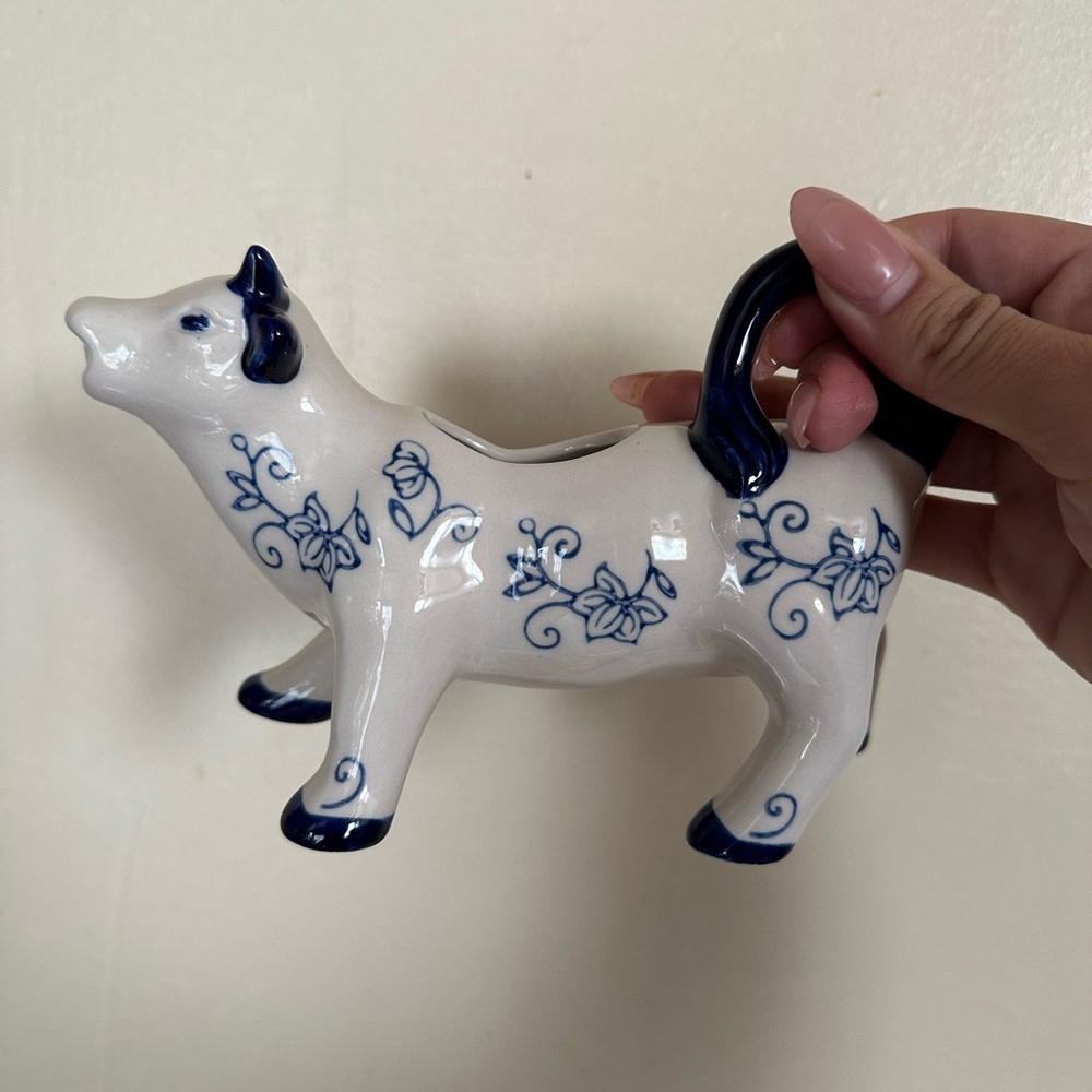 Temp-Tations White & Blue Cow Creamer
